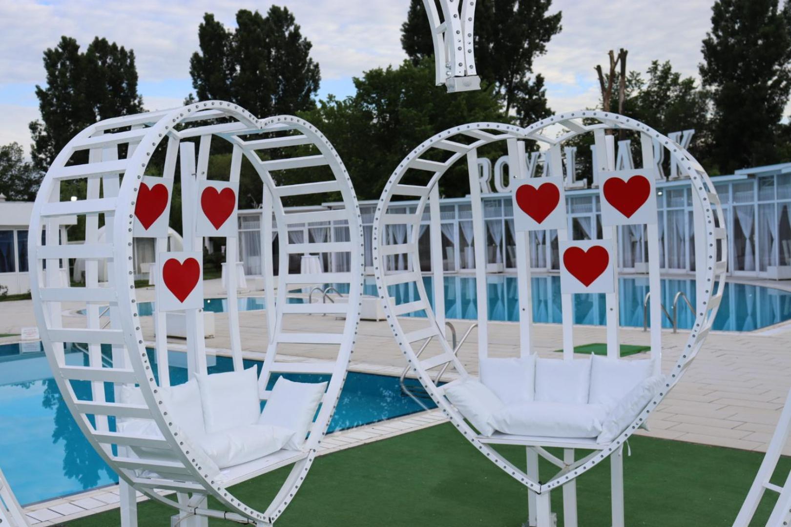 ホテル Royal Park Complex Bascov エクステリア 写真