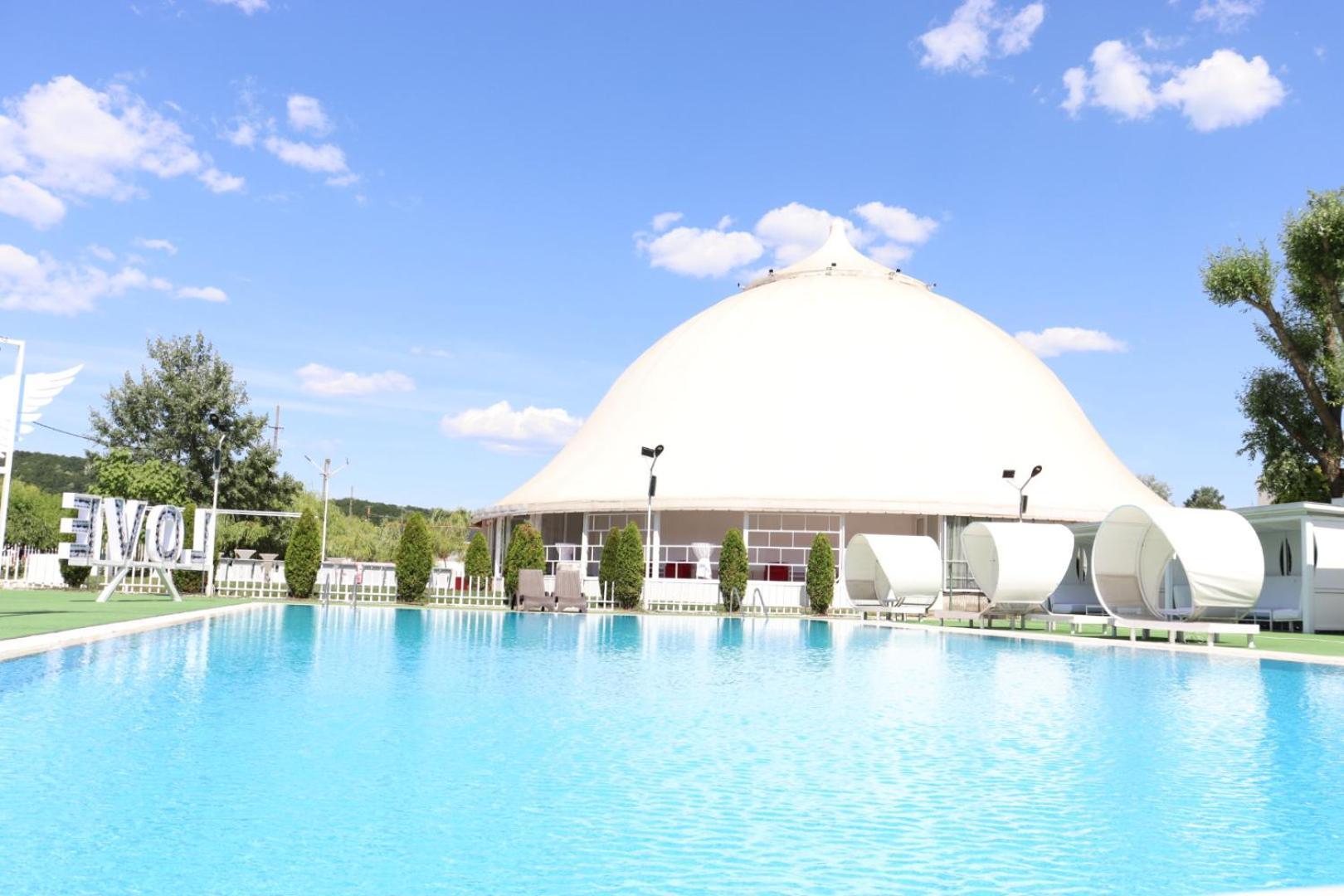 ホテル Royal Park Complex Bascov エクステリア 写真